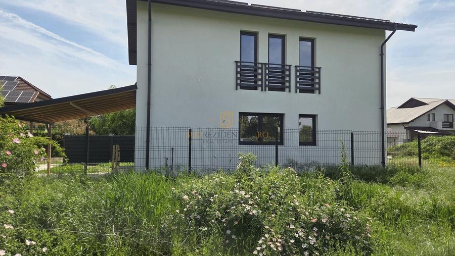 Casă individuală cu 4 camere cu Canalizare în 1 Decembrie