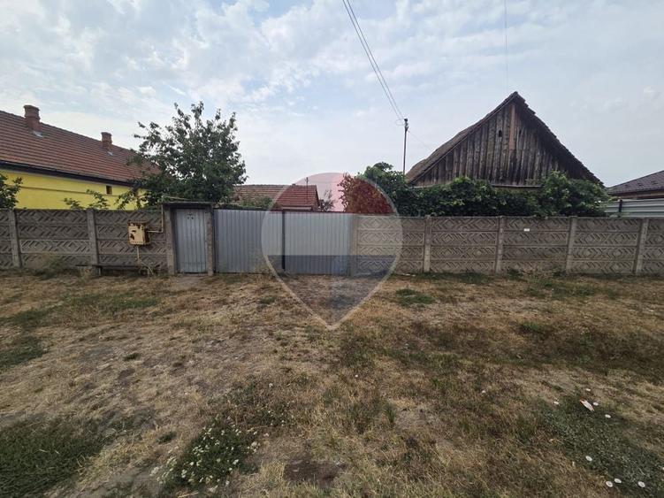 Casă individuală cu 4 camere cu Teren 3196 Mp în Mădăras