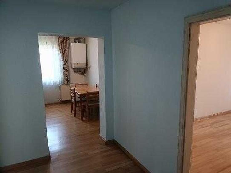 Apartament cu 3 camere decomandat în Petros