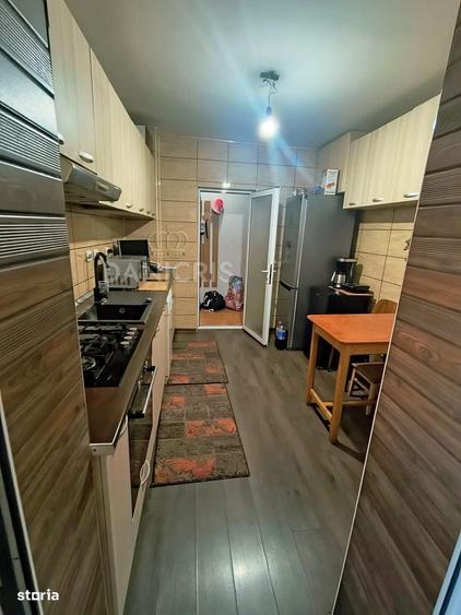 Apartament cu 4 camere decomandat în Trocadero