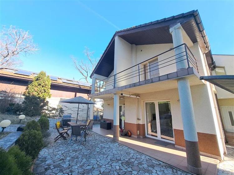 Casă individuală cu 4 camere cu Canalizare în Grigorescu