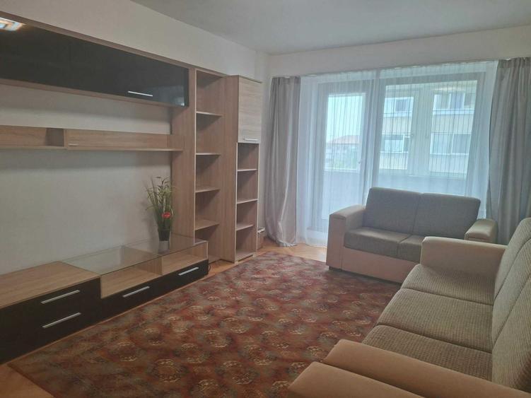 Apartament cu 3 camere decomandat în Decebal