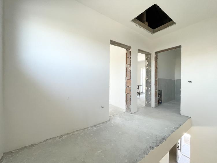 Duplex cu 4 camere cu Canalizare în Moșnița Nouă