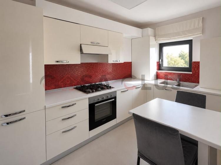 Apartament cu 3 camere decomandat, mobilat în Borhanci
