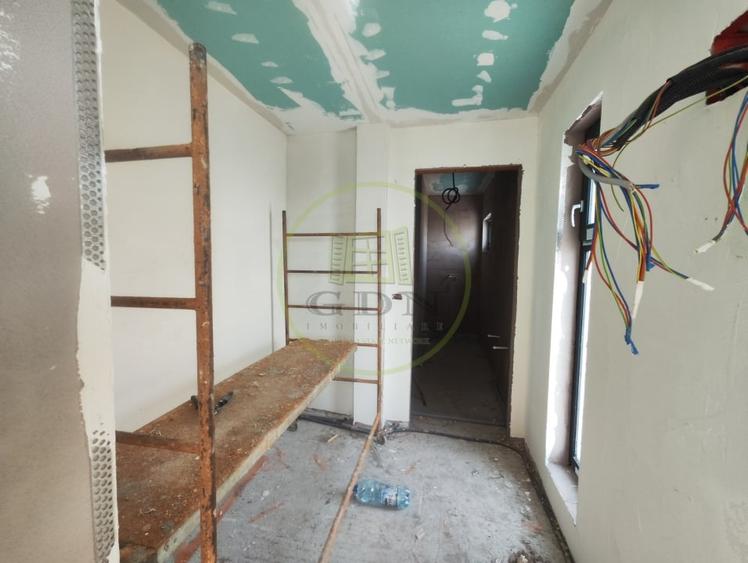 Casă individuală cu 4 camere cu Canalizare în Cârcea