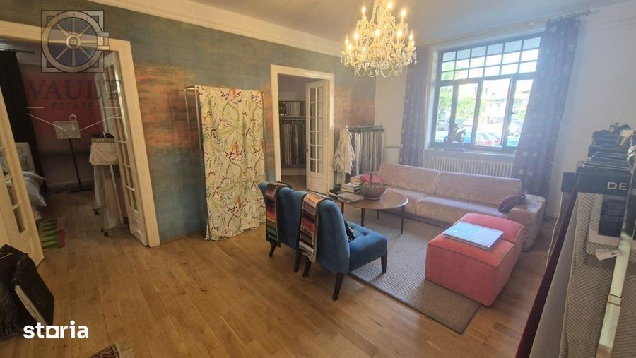 Apartament cu 5 camere decomandat în Moșilor