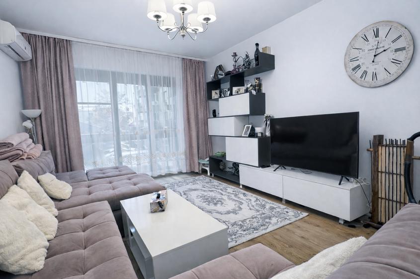 Apartament cu 3 camere decomandat, mobilat în Parcul Carol