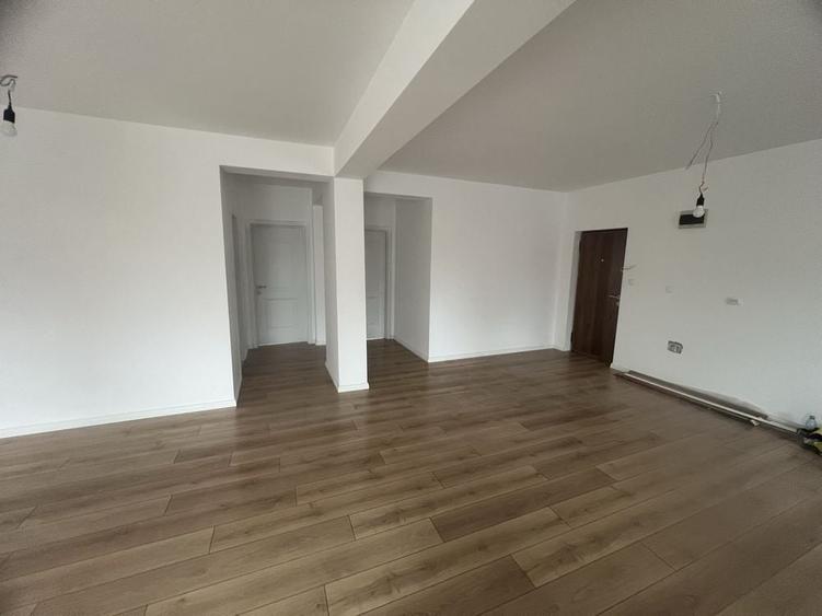 Apartament cu 3 camere în Unirea