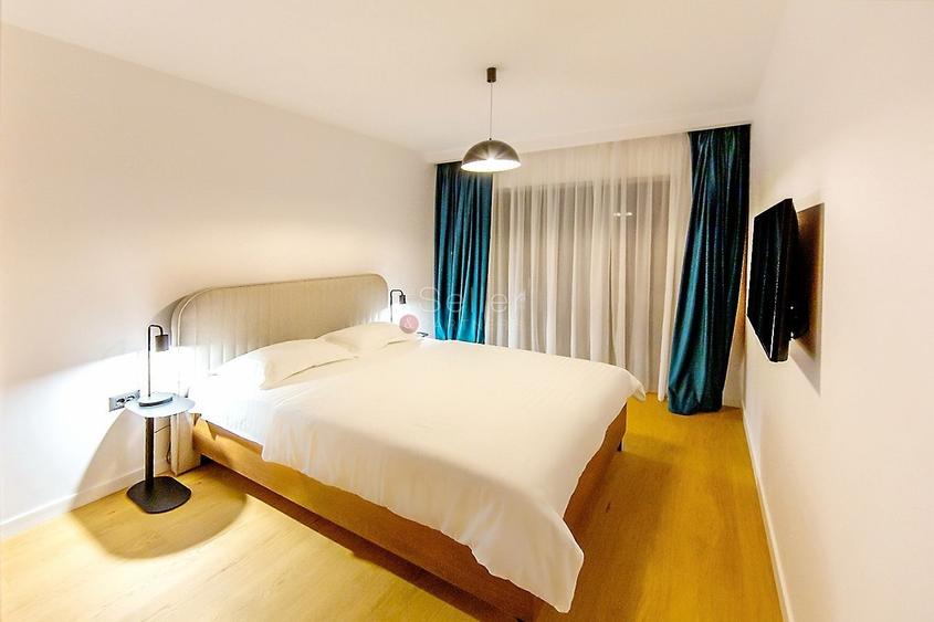Apartament cu 3 camere semidecomandat, mobilat în Brașovul Vechi