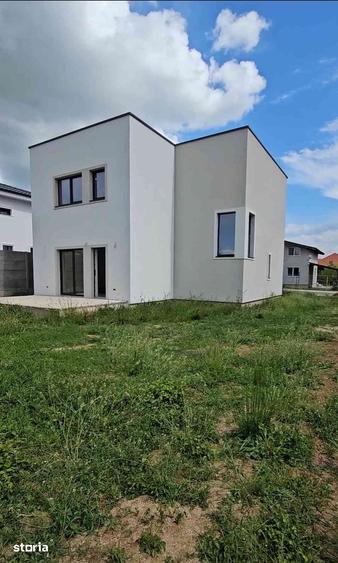 Casă cu 5 camere cu Teren 635 Mp în Giarmata