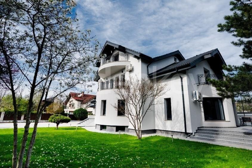 Casă individuală cu 7 camere cu Canalizare în Pipera