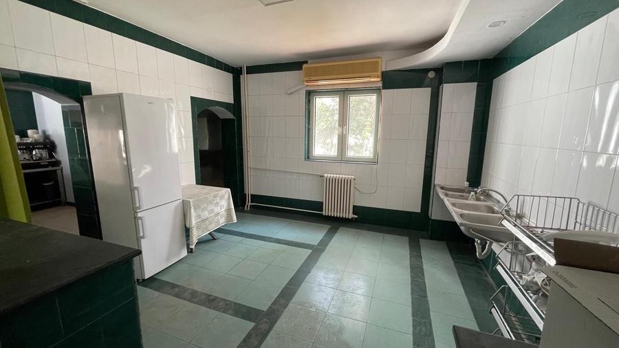 Spațiu comercial, de 2,100 mp, în Borș