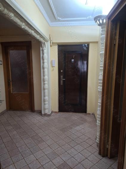Apartament cu 3 camere decomandat în Obor