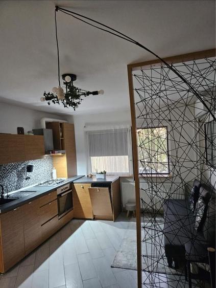 Apartament cu 3 camere semidecomandat în Faleza Nord