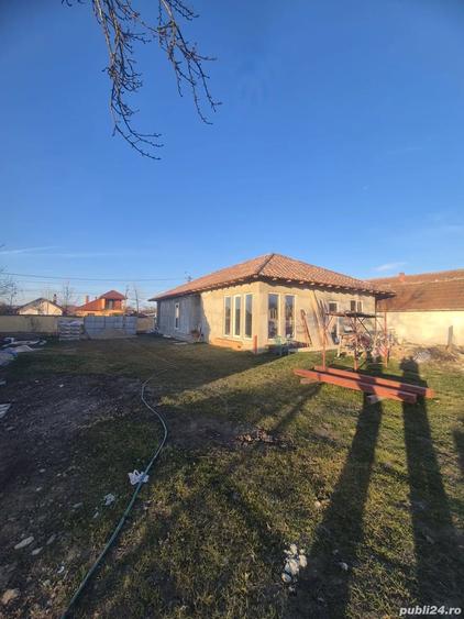Casă cu 3 camere cu Teren 1800 Mp în Central