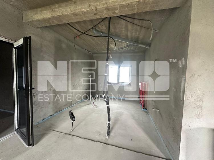 Casă cu 5 camere cu Teren 2300 Mp în Moara