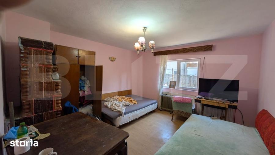 Casă cu 7 camere cu Teren 1656 Mp în Hulubești