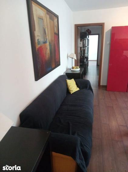Apartament cu 3 camere semidecomandat, mobilat în Titan
