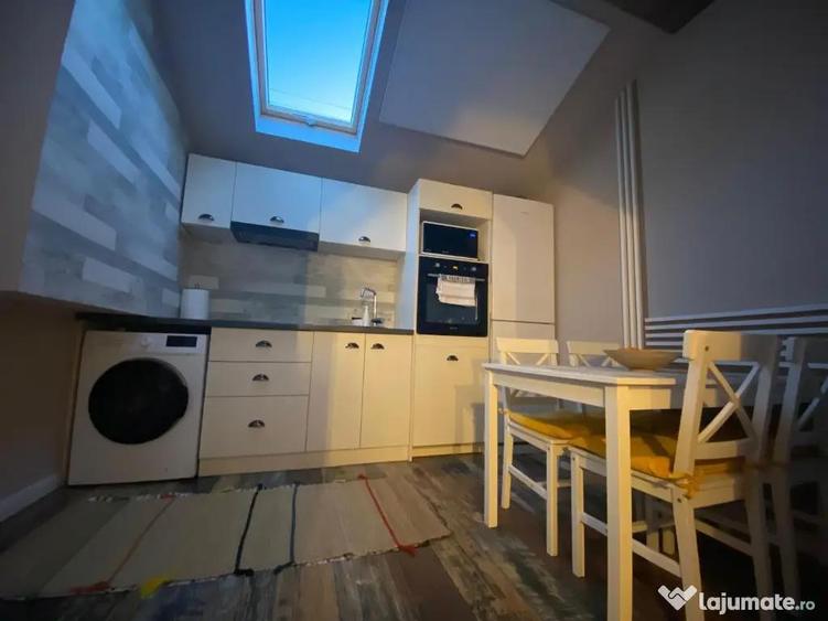 Casă cu 4 camere cu Teren 1200 Mp în Central