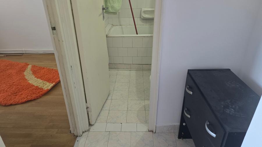 Apartament cu 3 camere semidecomandat în Astoria