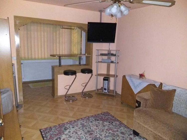 Apartament cu 2 camere decomandat în Tractorul