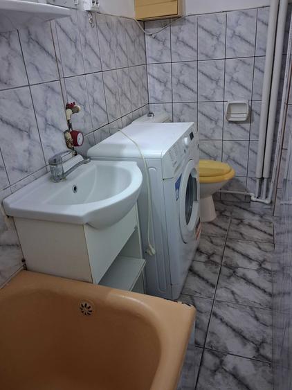 Ofer spre inchiriere garsoniera spatioasa, zona Garii. Rog seriozitate. - 3