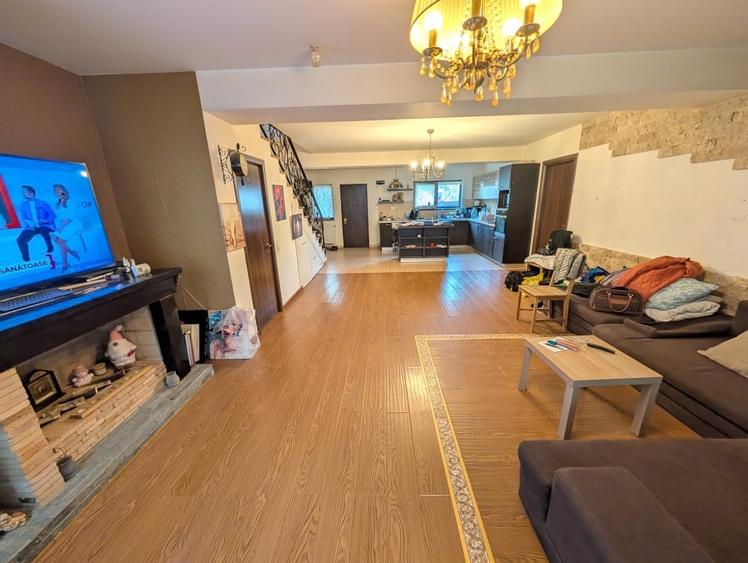 Casă individuală cu 4 camere cu Teren 211 Mp în Tunari