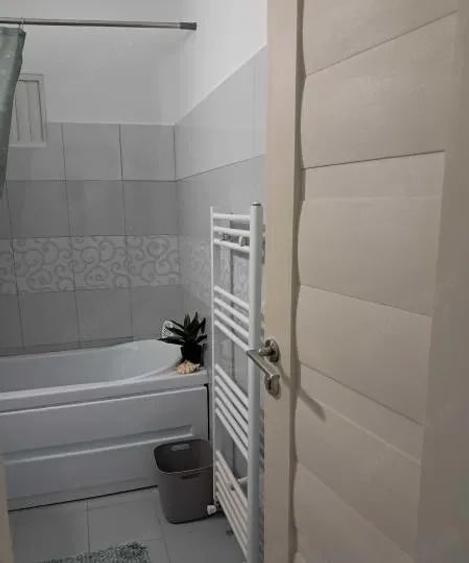 Apartament cu 2 camere decomandat în Casa de Cultură