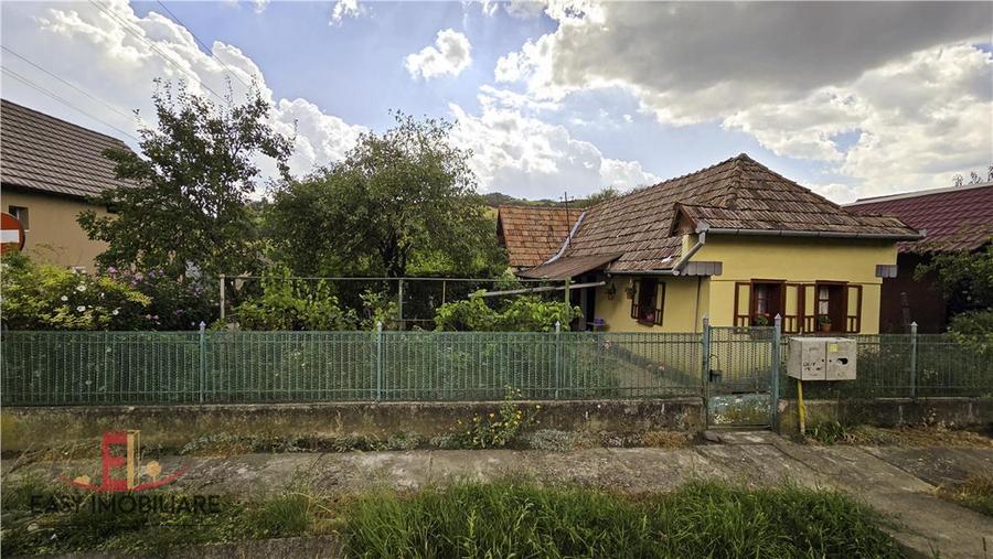 Casă cu 2 camere cu Teren 800 Mp în Acățari