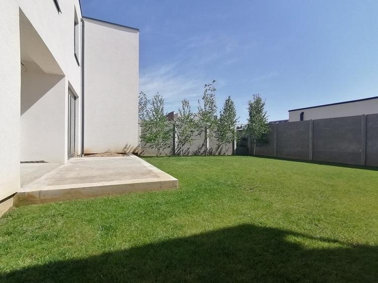 Duplex cu 4 camere cu Canalizare în Moșnița Nouă