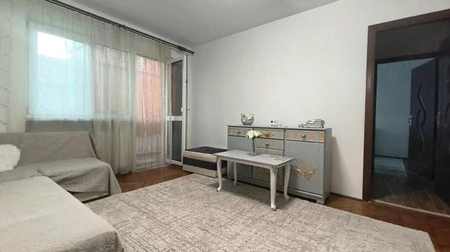 Apartament cu 2 camere semidecomandat în Piața Centrală