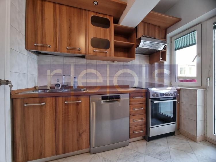 Penthouse cu 3 camere decomandat, mobilat în Unirii