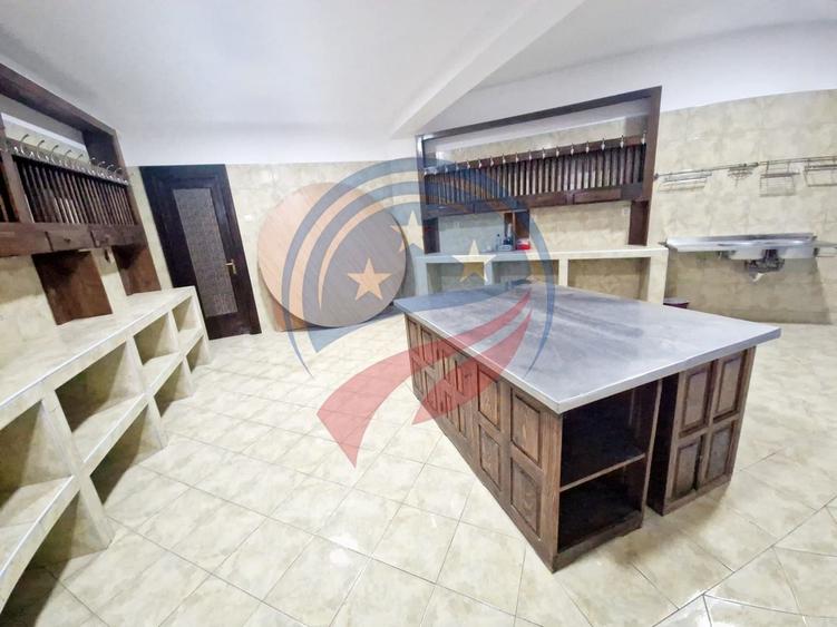 Hotel/Pensiune, de 713 mp, în Eșelnița