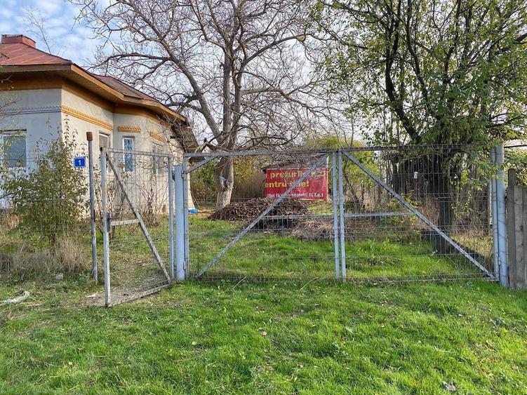 Casă cu 3 camere cu Teren 1500 Mp în Ulmu