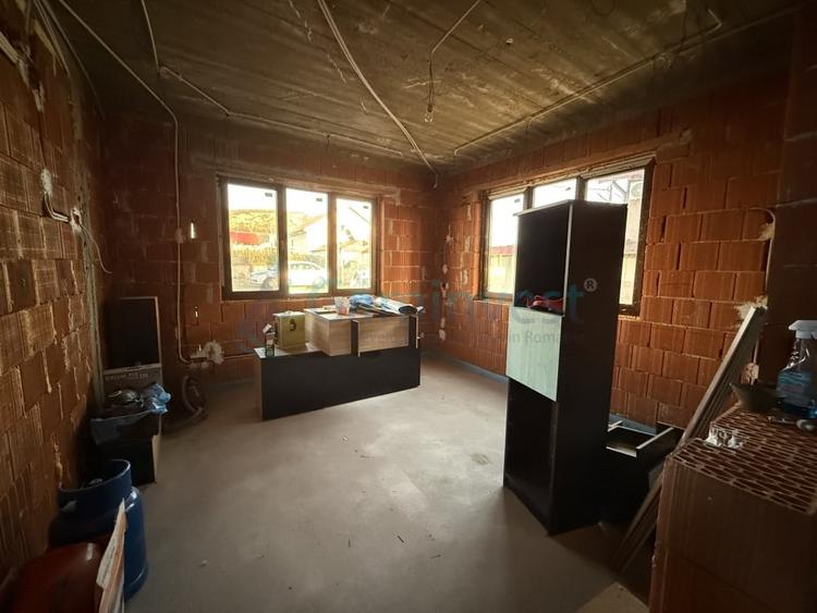 Casă individuală cu 6 camere cu Canalizare în Betfia
