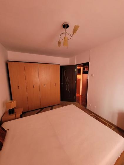 Apartament cu 3 camere decomandat, mobilat în Gării