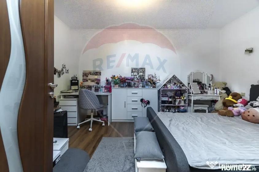 Casă cu 7 camere cu Teren 136 Mp în Schei
