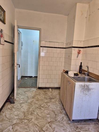 Apartament cu 3 camere semidecomandat în Tomis Nord