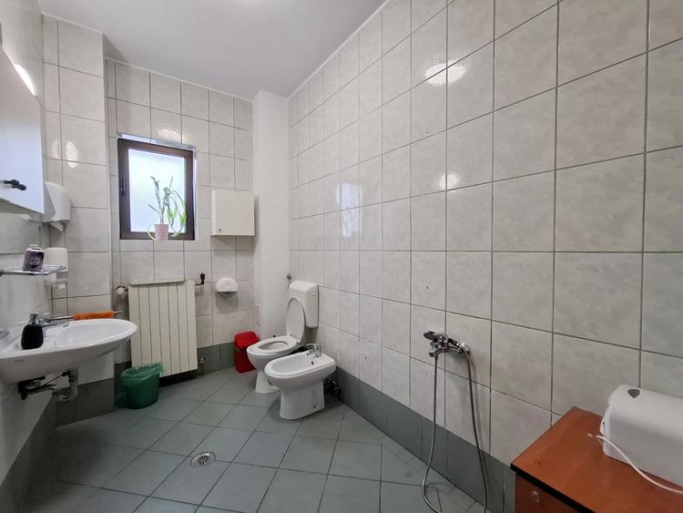 Apartament cu 4 camere decomandat în Primăverii