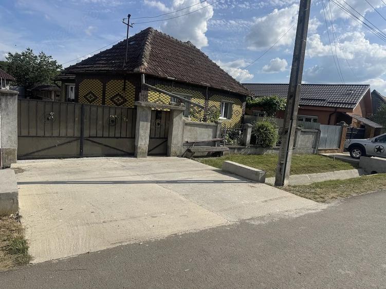 Casă cu 3 camere cu Teren 2560 Mp în Oșorhei