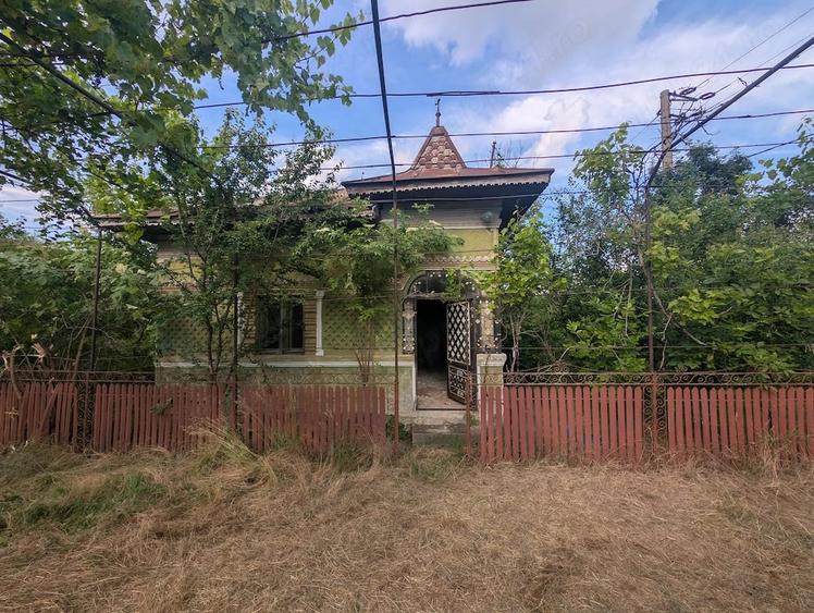 Casă cu 2 camere cu Teren 2000 Mp în Petrești