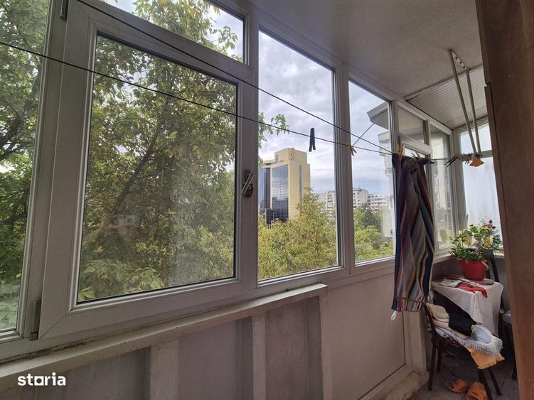 Apartament cu 3 camere decomandat în Calea București