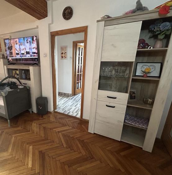 Apartament cu 3 camere semidecomandat în Central
