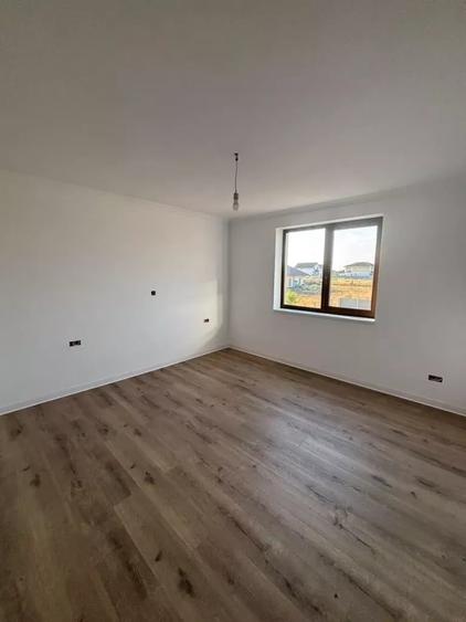 Duplex cu 3 camere cu Canalizare în Sânandrei