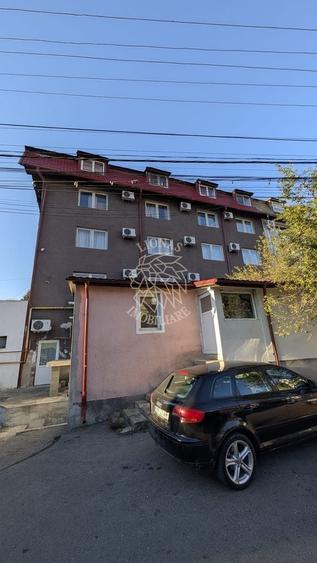 Casă individuală cu 20 camere cu Canalizare în Central