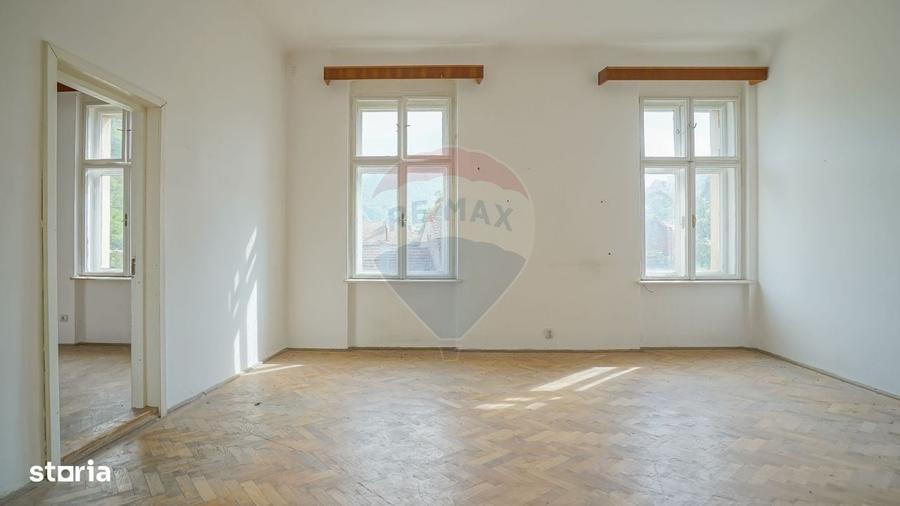 Casă cu 4 camere în Central