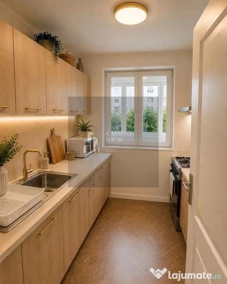 Apartament cu 3 camere decomandat în Titan