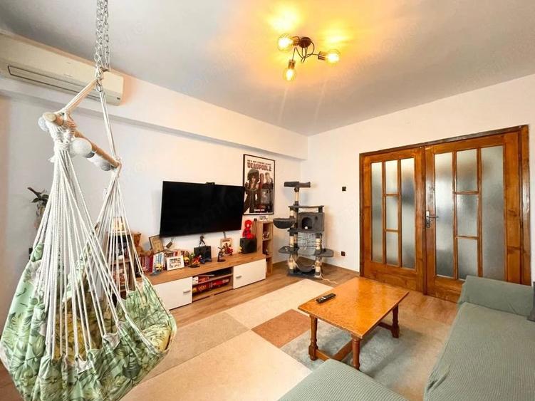 Apartament cu 4 camere decomandat în Central