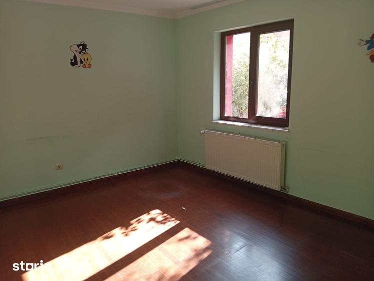 Casă cu 7 camere cu Teren 780 Mp în Grădiște