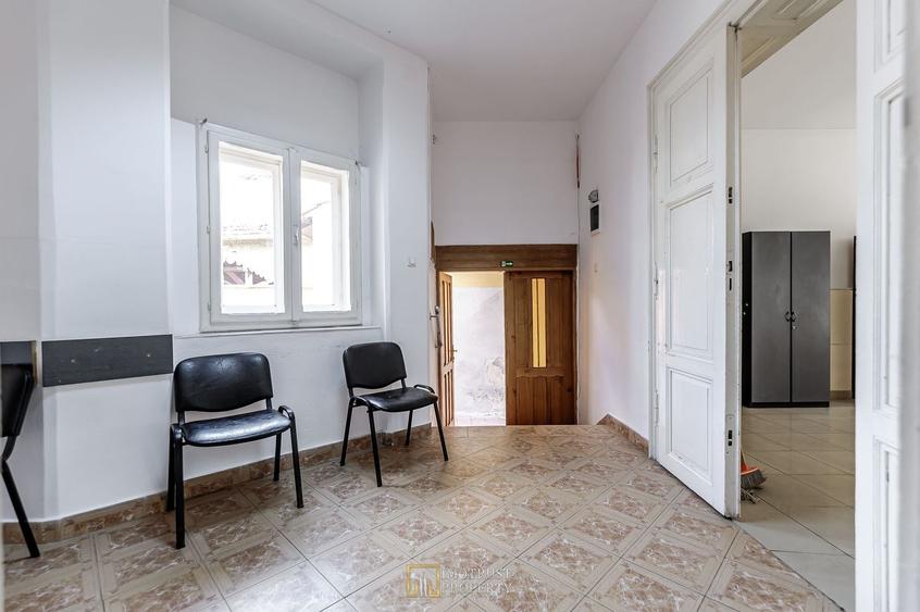 Casă cu 4 camere cu Canalizare în Ultracentral